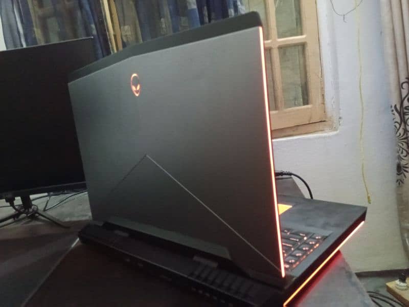 Dell Alienware 17 R4 GTX 1080 8gb, i7 6820HK 2