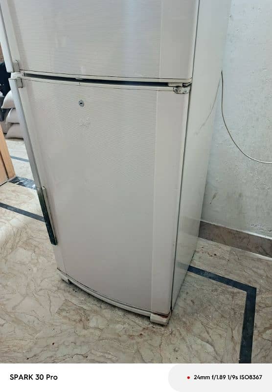 Dawlance large size fridge 0