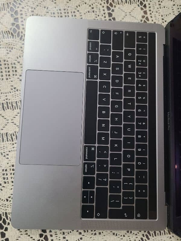 MacBook pro 2019 128 GB i5 urgent sale 0