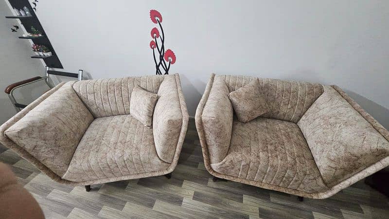 7 SEATER SOFA JUST LIKE NEW 0