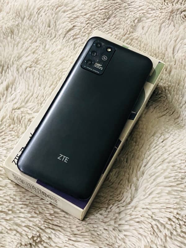 ZTE blade v30 3