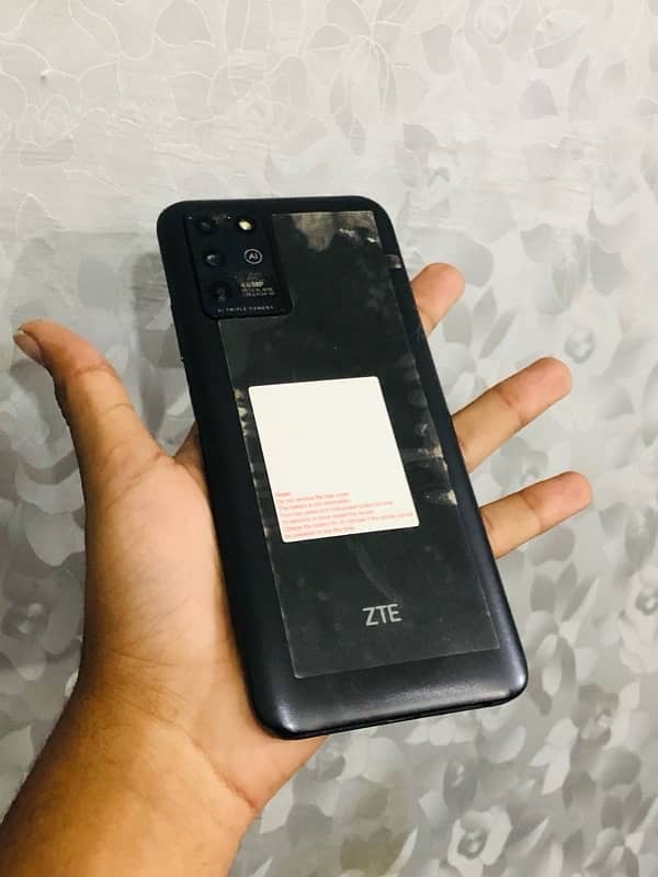 ZTE blade v30 4