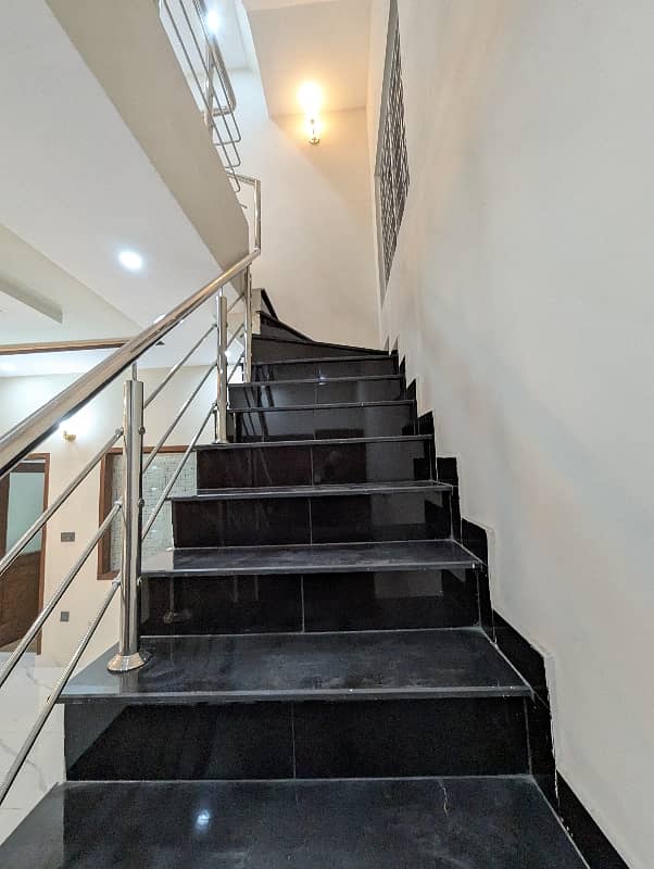 10 Marla VIP Double Storey Well Luxery Hot Location Brand New Modern Style Available For Sale In Nasheman Phase 1 Sorrounding UCP University Lahore. 19