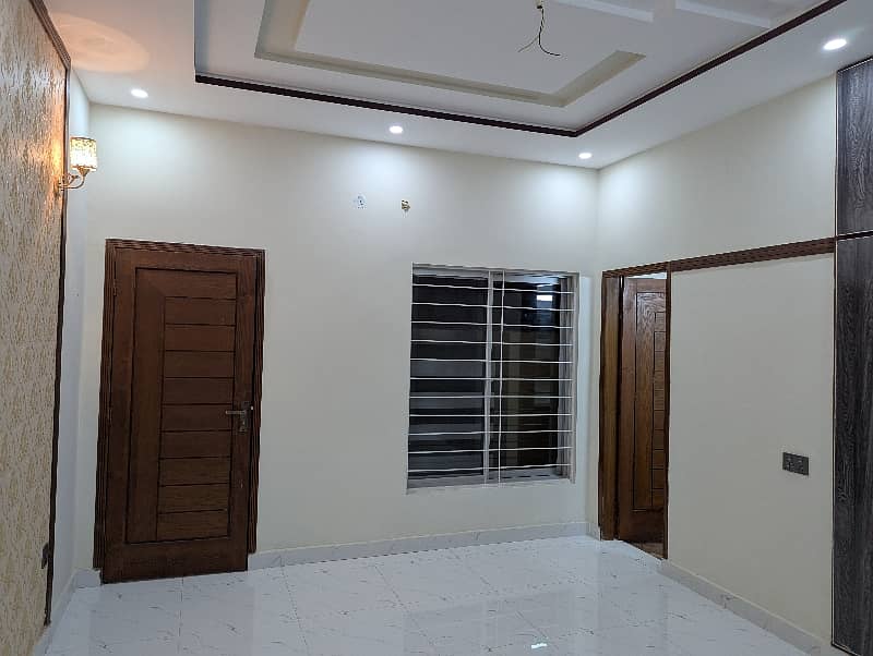 10 Marla VIP Double Storey Well Luxery Hot Location Brand New Modern Style Available For Sale In Nasheman Phase 1 Sorrounding UCP University Lahore. 23