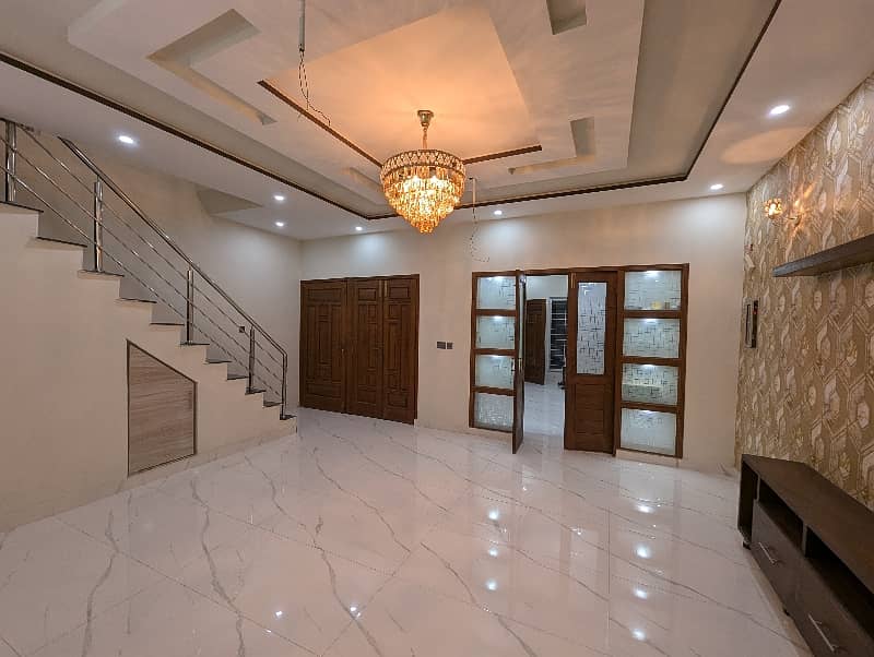 10 Marla VIP Double Storey Well Luxery Hot Location Brand New Modern Style Available For Sale In Nasheman Phase 1 Sorrounding UCP University Lahore. 30