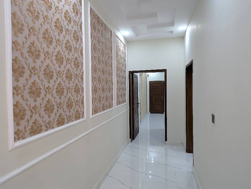 10 Marla VIP Double Storey Well Luxery Hot Location Brand New Modern Style Available For Sale In Nasheman Phase 1 Sorrounding UCP University Lahore. 38