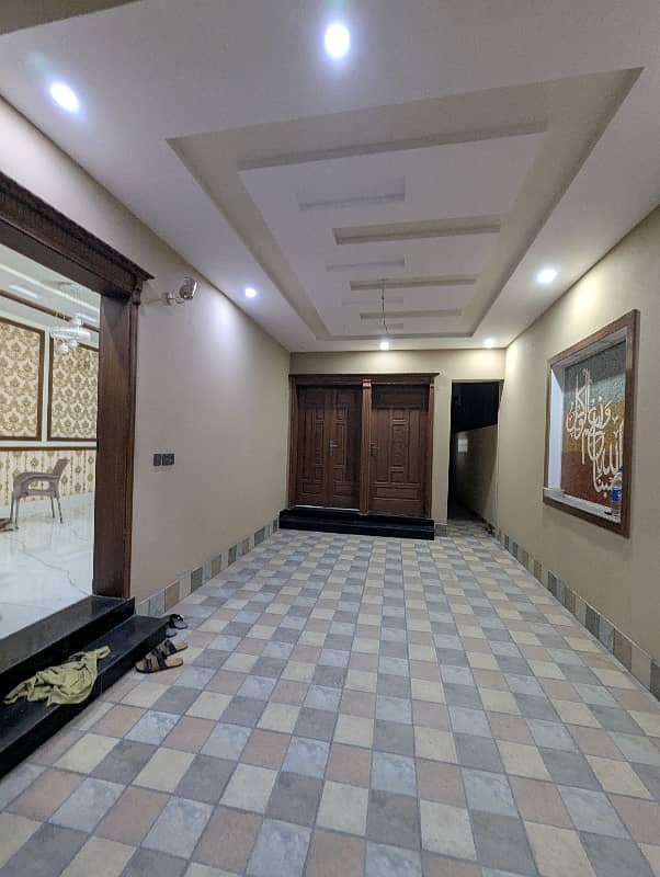 10 Marla VIP Double Storey Well Luxery Hot Location Brand New Modern Style Available For Sale In Nasheman Phase 1 Sorrounding UCP University Lahore. 44