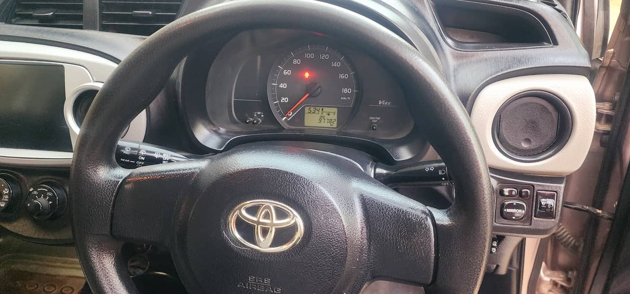 Toyota Vitz (F PACKAGE) 2012 / 14 11