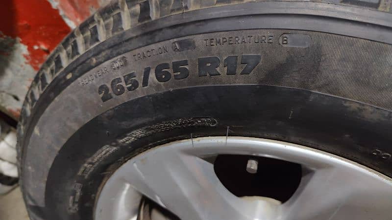 Fortuner Tyre Michlan With Alloy Rim 2