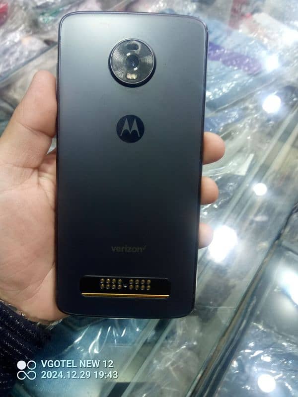 Moto z4  4/128 0