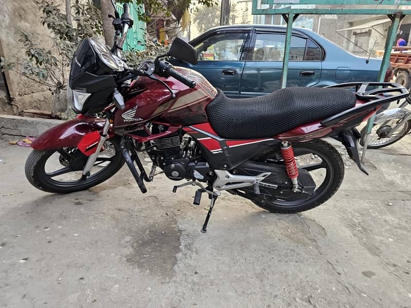 Honda CB150F Lush Condition Like New 3