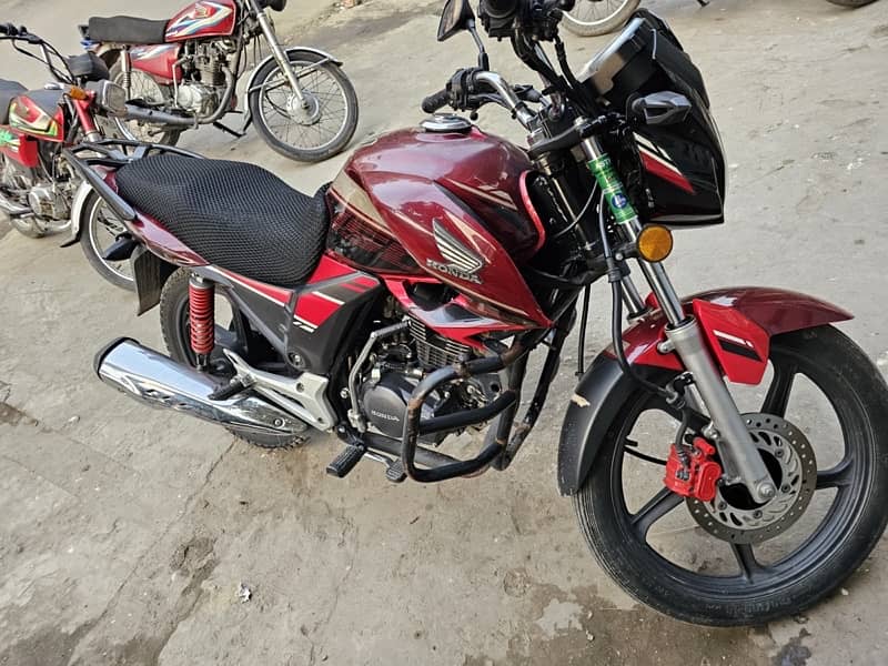 Honda CB150F Lush Condition Like New 4