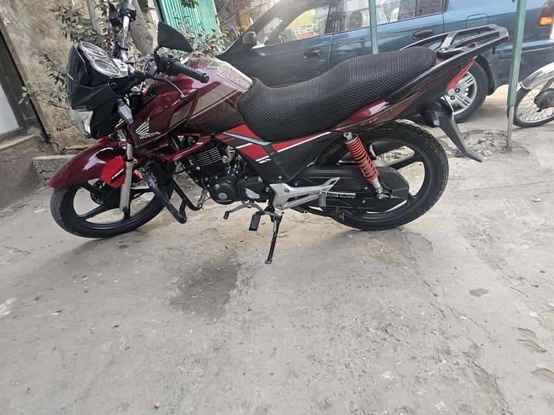 Honda CB150F Lush Condition Like New 6