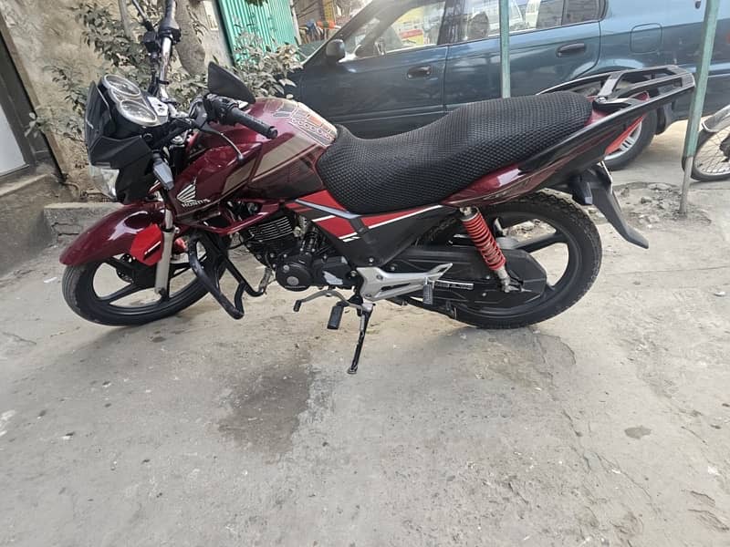 Honda CB150F Lush Condition Like New 7