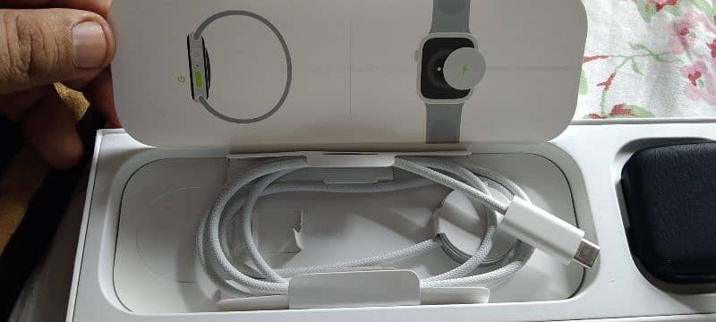 apple smart watch seriese 9 never used single day 4