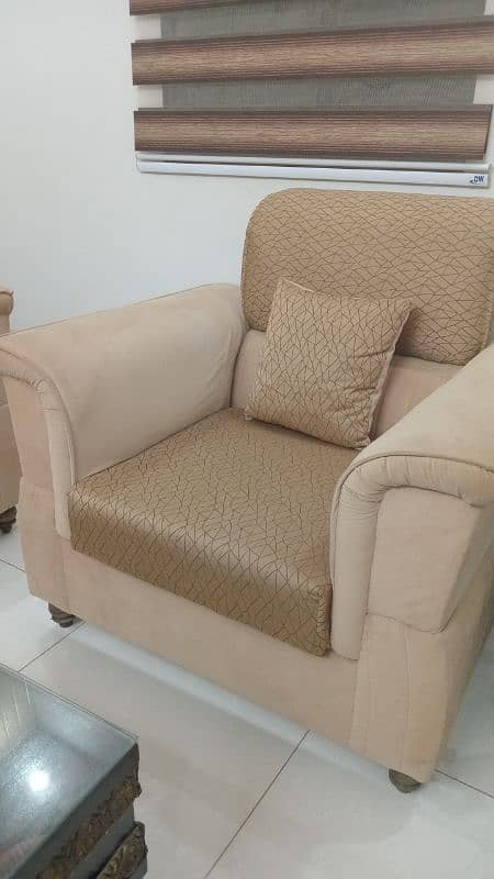 5 seater with center table 8