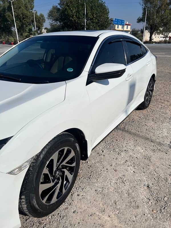 Honda Civic 2018 9