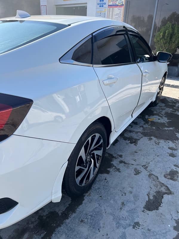 Honda Civic 2018 10