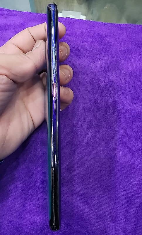 Huawei mate 20 pro 6. GB Ram 128GB Rom 6