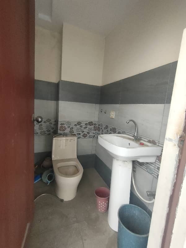 08-Marla Hall With Washroom Available For Rent On Jora Pull Lahore. 4