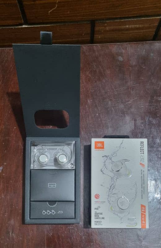 JBL Reflect Aero Wireless earbuds 2