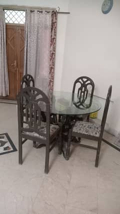 4 seater dinning table