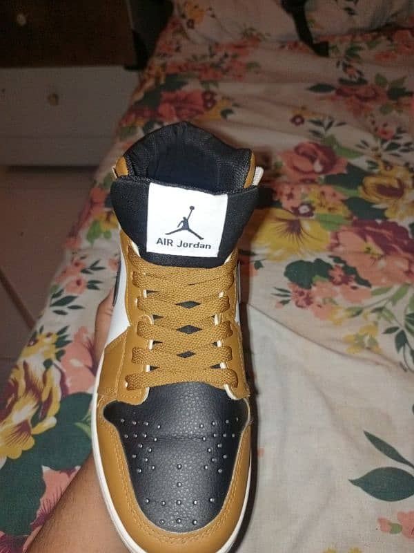 Air high jordans in brown color (mids) 1