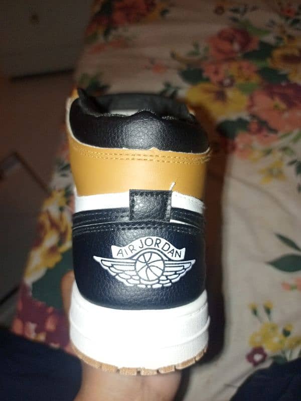 Air high jordans in brown color (mids) 4