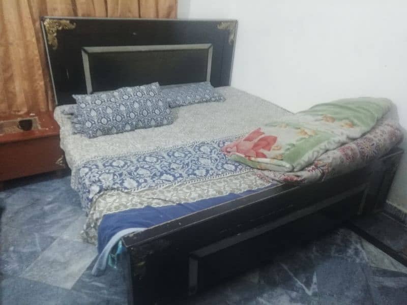 USED WOODEN BED 5