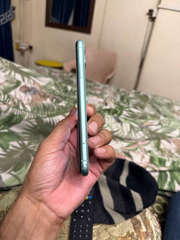 IPhone 11 64GB MEMORY 4