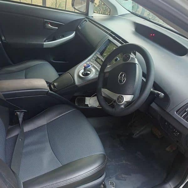 Toyota Prius 2013/2018 reg ISB 7