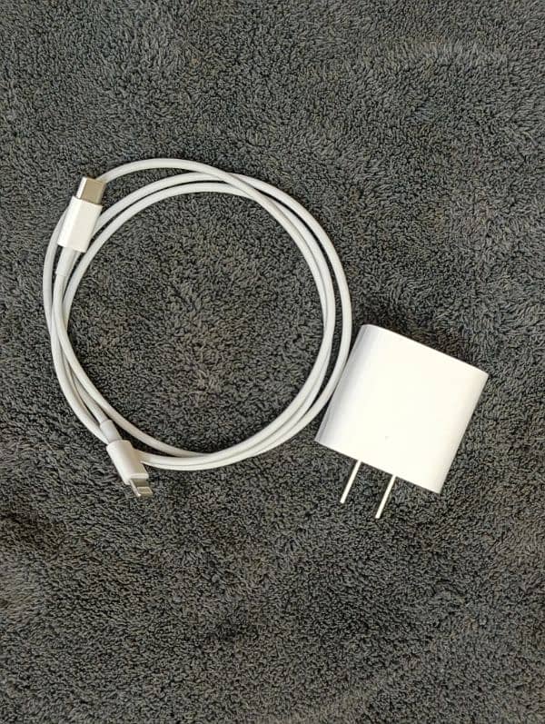 Iphone 20W Adapter 0