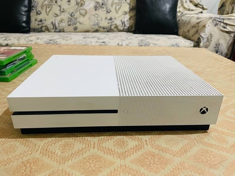 XBOX ONE S 1000gb 0