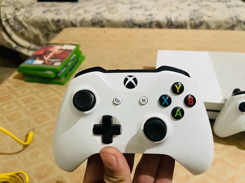 XBOX ONE S 1000gb 2