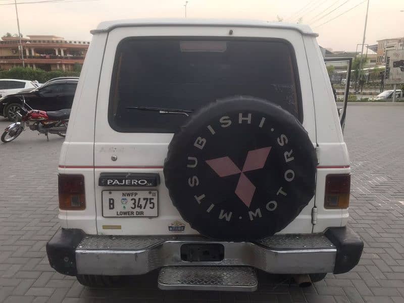 Mitsubishi Pajero 1985 8