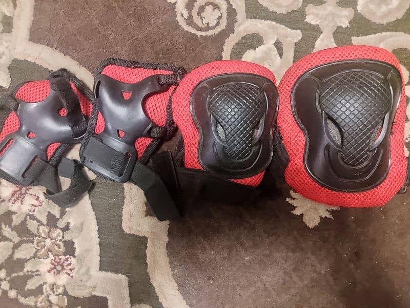 skates adjustable used twice condition outstanding 10/10 with gear 3