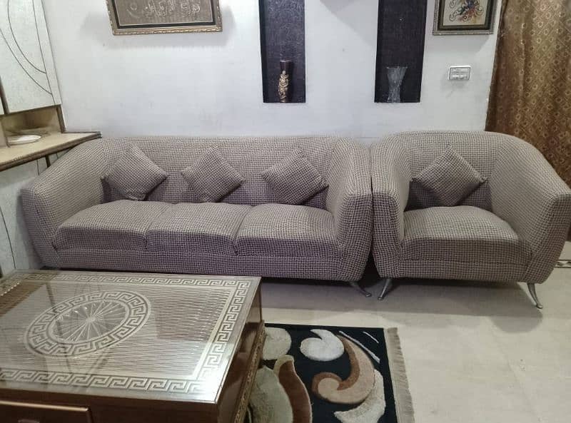 6 seater sofa set in very good condition 0