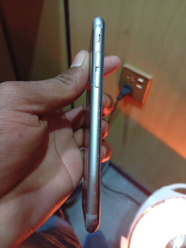 iPhone 6s 64GB non PTA 5