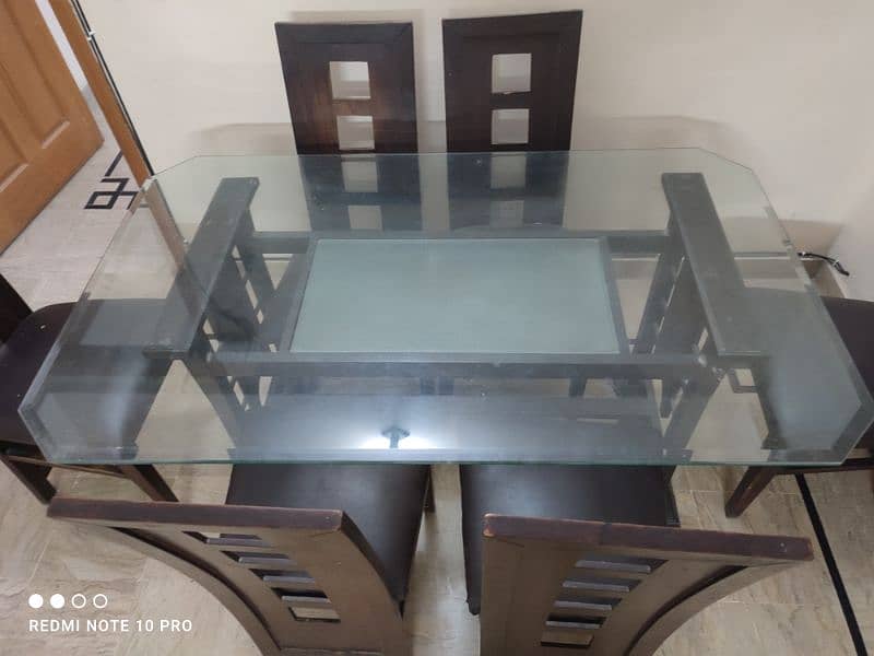 6 seater dining table in good condition 1