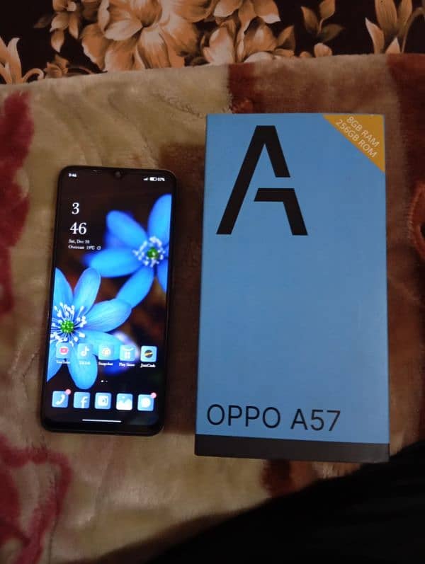 Oppo A57 8gb 256gb mobile All ok hain box sath hain 1