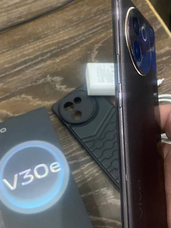 vivo v30e brand new mobile 6