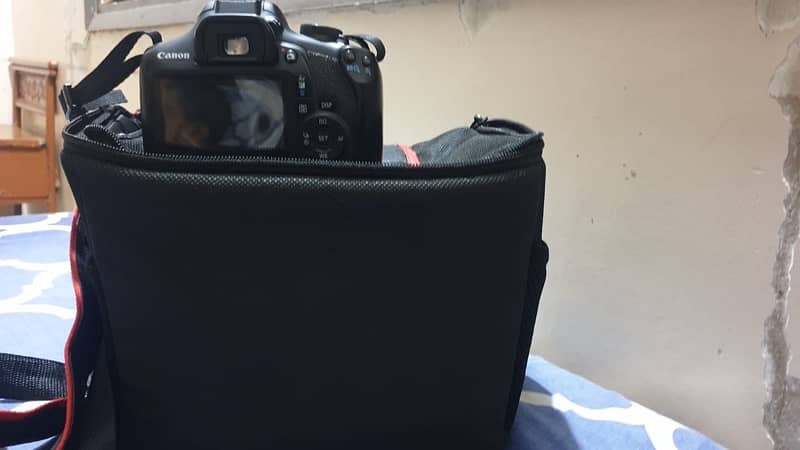 canon 2000D like new condition 7