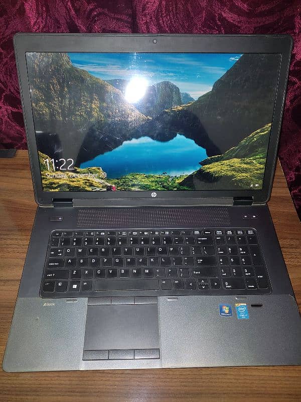 HP ZBook Workstation 17 inches screen 1