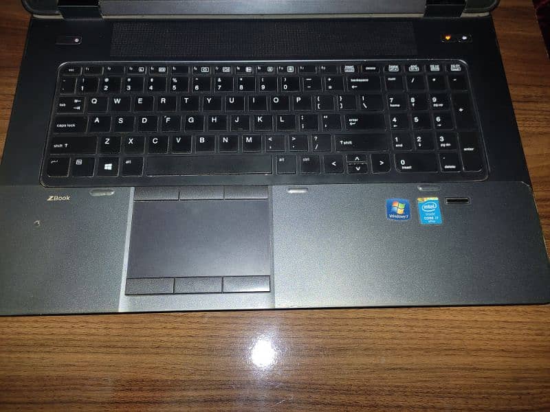 HP ZBook Workstation 17 inches screen 3