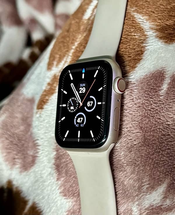 Apple Watch SE 2 (2nd gen) 2