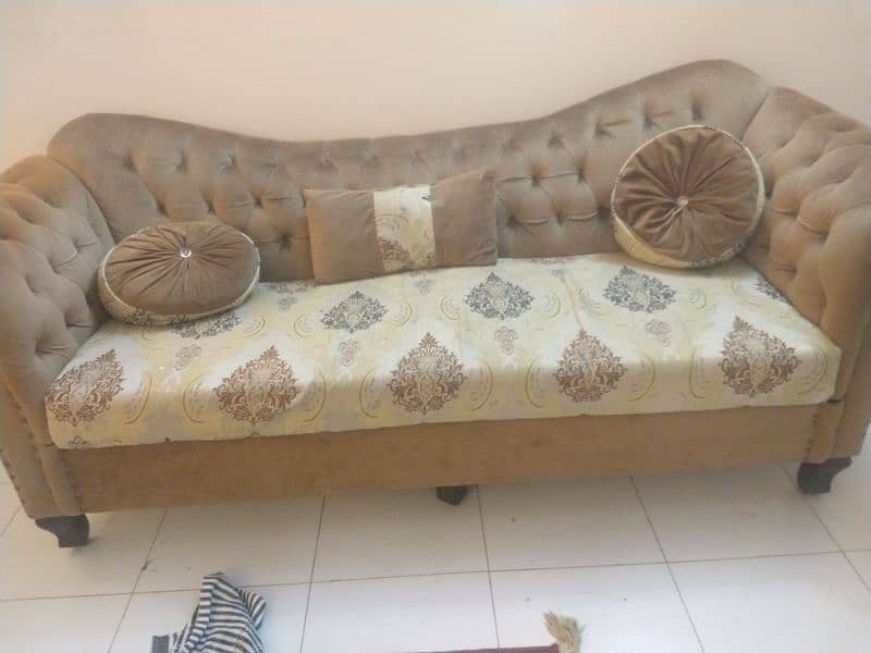 5 seater sofa set available for sale 1