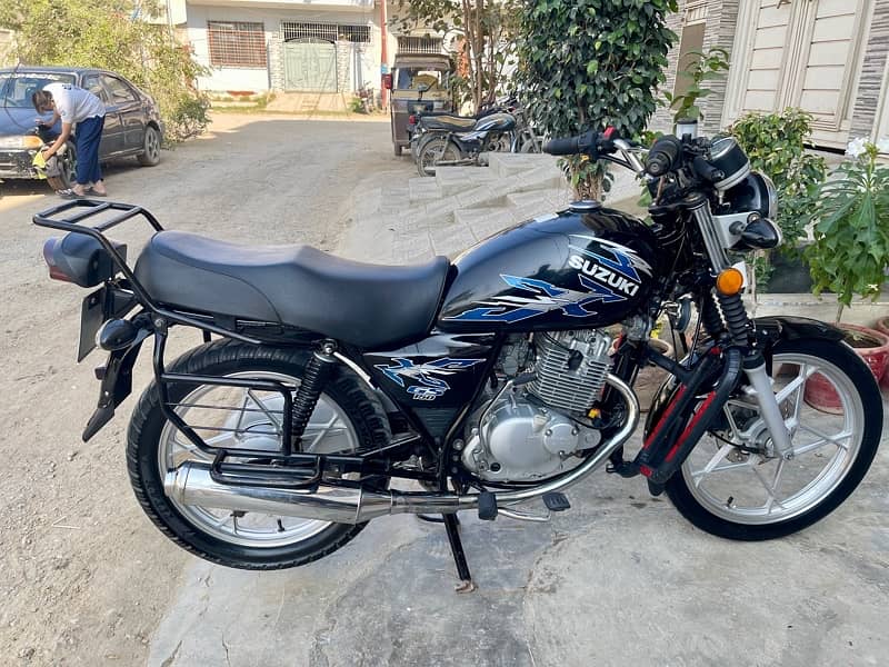 Suzuki GS 150 SE 7