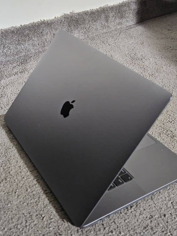 Macbook Pro i7 | 2019 | 16" 0