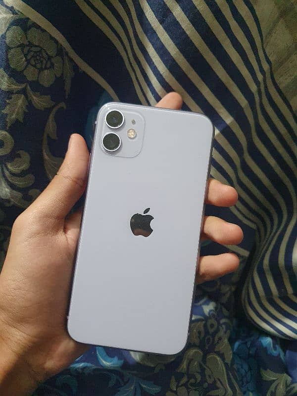 Iphone 11 almost new mint condition scratch less 0