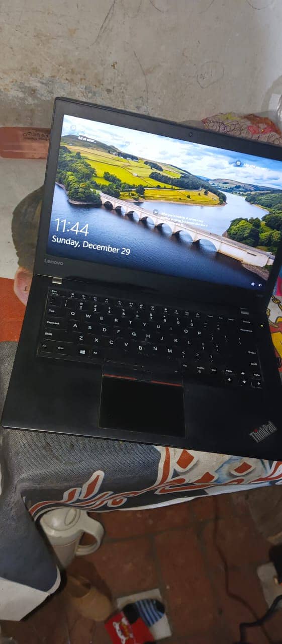 Lenovo Thinkpad T470 8ram 500 hard I5 6th generation 1